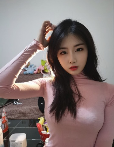 原兼职模特瑜伽爱好者 穴紧水多 人美 胸大 屁股翘 配合百分百