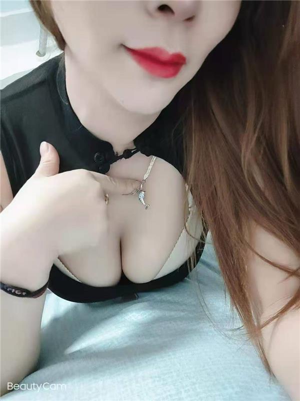 大乳细腰纯Sao女，侍候男人非常有一手！只要三张